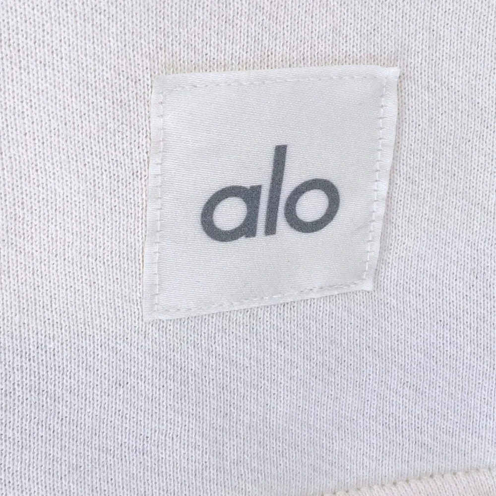 ALO Yoga cropped serenity